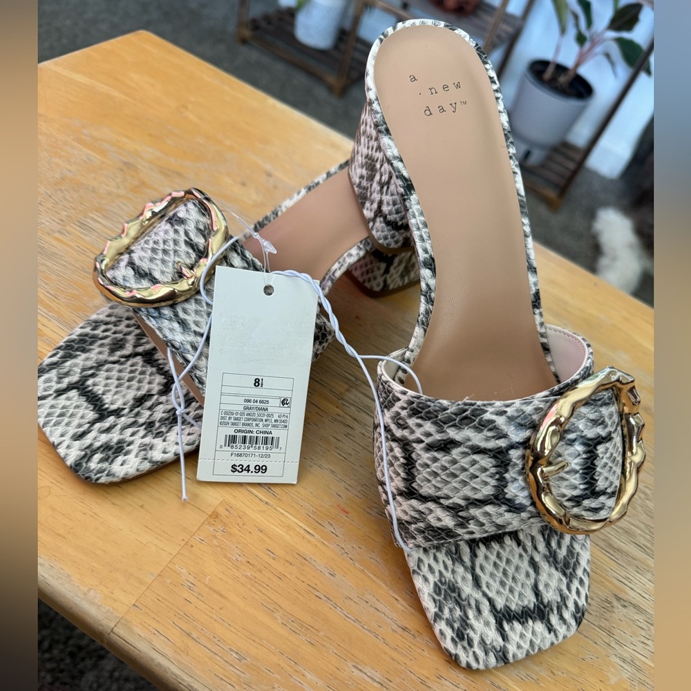 BNIB Chunky Heel Women’s Sandals
